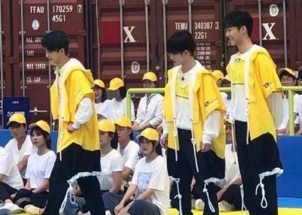  增加|身高差好萌！蔡徐坤周震南《跑男》同框，奇奇怪怪的CP增加了