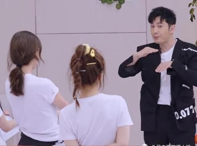  赶上|黄晓明今年上《中餐厅》大变样，为赵丽颖解围，情商快赶上黄渤了