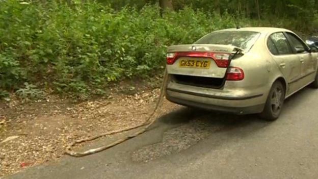  公里|新婚警员执勤遭汽车拖拽1.6公里致死，3名少年被判过失杀人罪