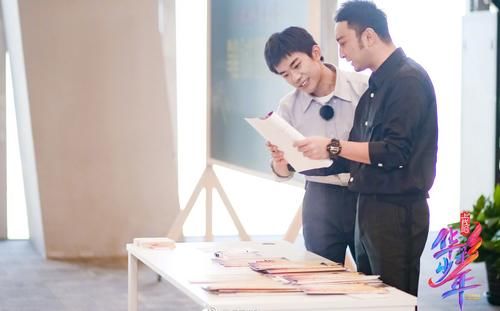  笔试|央视选秀《华彩少年》开始录制，易烊千玺现身，首轮考验是笔试