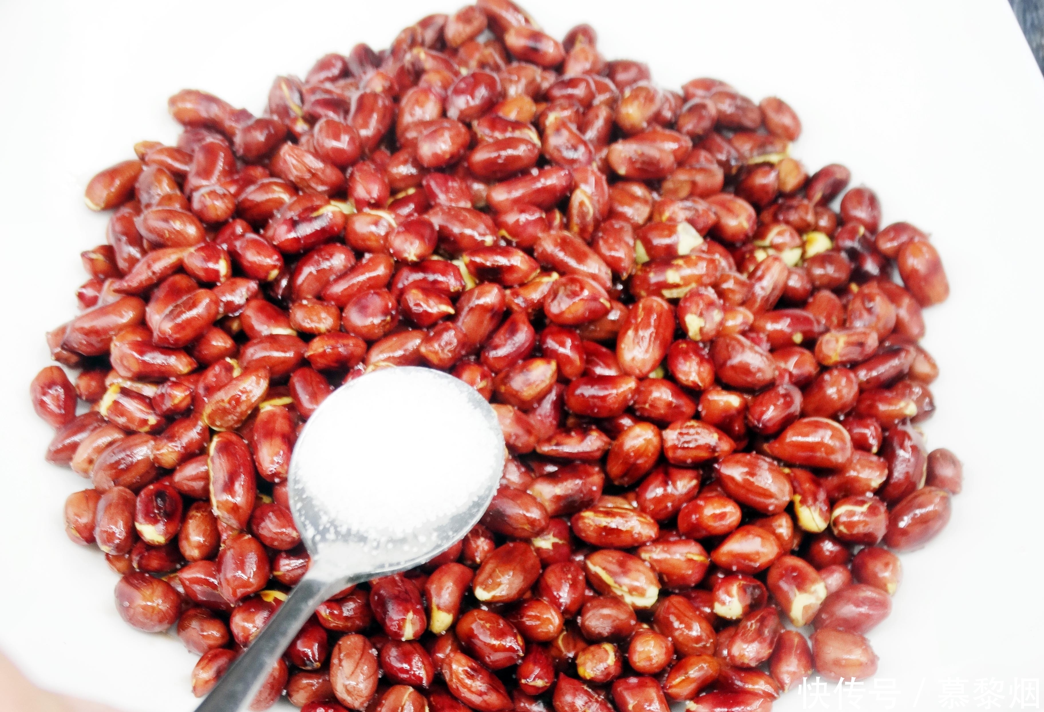 放油|炒花生米,先放油就错了!记住这5步,花生更香更酥,一周不返潮