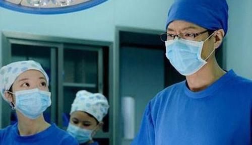  出生|宝宝出生后笑得可爱，医生反手扇两个耳光，宝妈得知原因连忙道谢