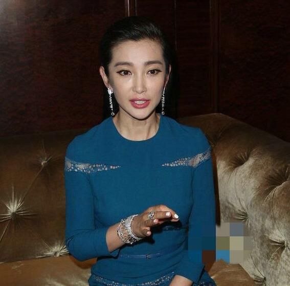  情商|李冰冰喊话赵丽颖：为何在《中餐厅》那么尽责？她高情商回复很圈粉