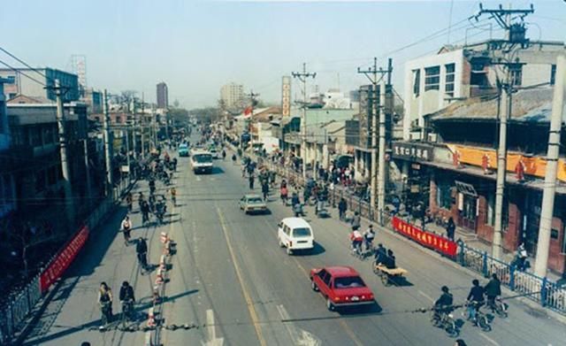  寻呼机|曾经别在裤腰带上的黑色小玩意，承载了几代人的回忆