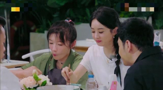 进食|赵丽颖《中餐厅》进食一边吃一边吐，卫生习惯遭嘲讽：太恶心了