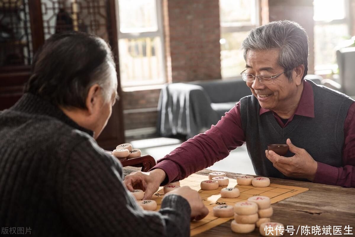 消除老人味的最佳方法(为何人老了会有“老人味”？提醒：4个部位不必常洗，对健康无益)
