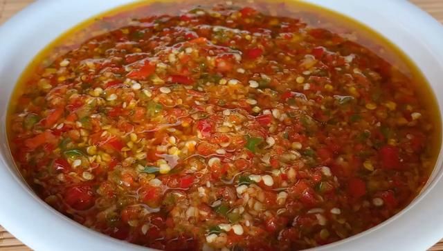 米饭|辣椒酱,做法简单,香辣又下饭,越辣越想吃,配米饭或者馒头特香