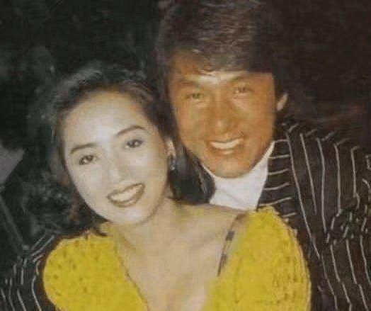 为此|成龙回忆往事暗自落泪：为此她至今未婚，如能娶她，我愿少活10年