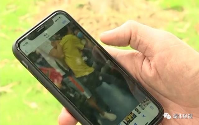  乘客|男子地铁内猥亵女乘客臀部，同车厢男子仗义出手