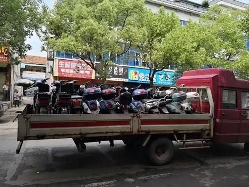  出售|盗来的摩托车公然出售，新洲警方连人带车一锅端