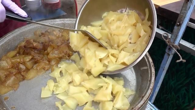 双庙凉粉|夫妻小镇上卖“炒果冻”,每天限量200碗,常有人驱车10里来排队