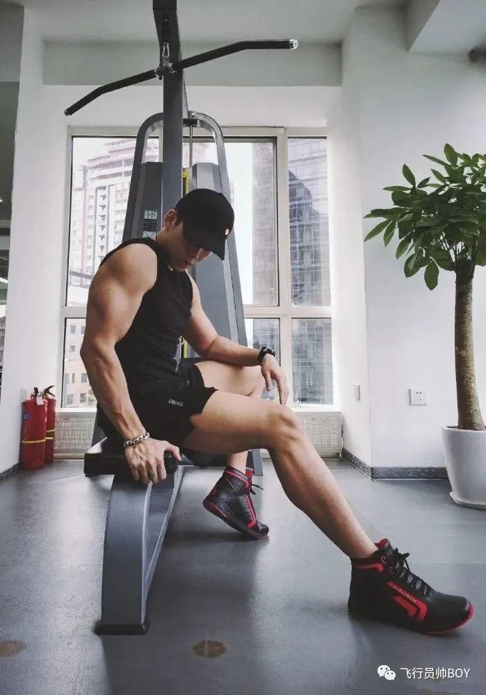  运动|33个肌肉帅哥争做“1”，你确定这不是专做给gay看的节目吗？