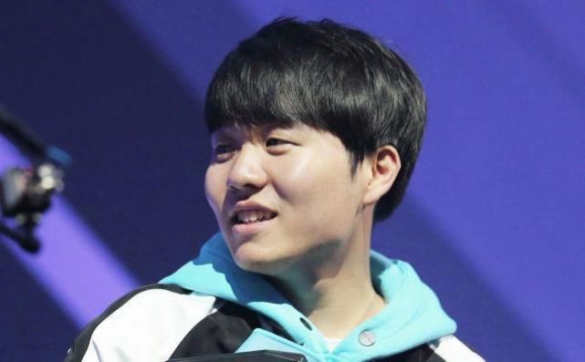  中路|IG最新变阵:Theshy重回中路，韩国归来的他来打上单!