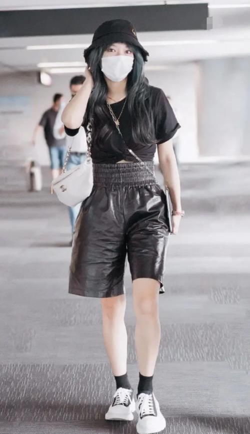  宽松|有种“逆袭”叫程潇瘦了，将“石油裤”穿出宽松感，谁还敢说她腿粗