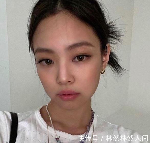香奈儿|今年夏天被Jennie带火的平价饰物,最低65块钱即能变人间香奈儿