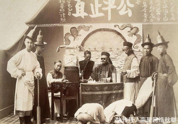 缠足|晚清老照,图2是缠足女子,最后一张是慈禧的母亲过生日