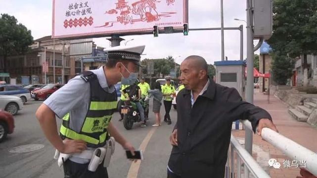 专项|全国文明城市整改攻坚进行时 | 交通违法专项整治劝导市民文明出行