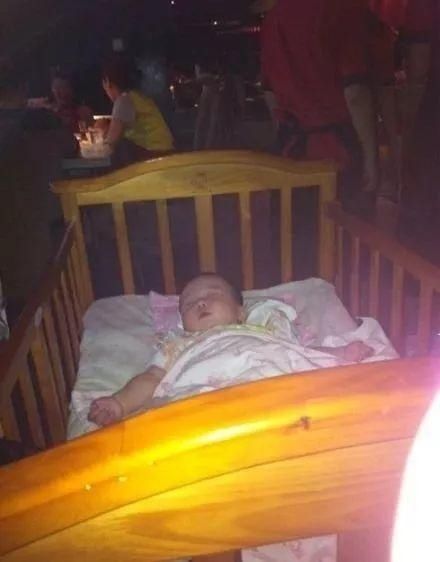 海底|“海底捞的服务到底有多神奇”哈哈哈……终于能让外国友人也感受下了