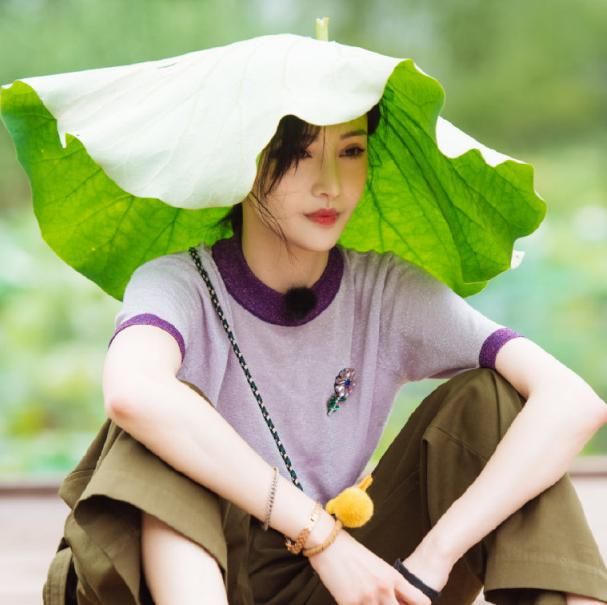  综艺节目|郑爽带萌娃摘莲藕，没想到急出东北话，才知她多接地气