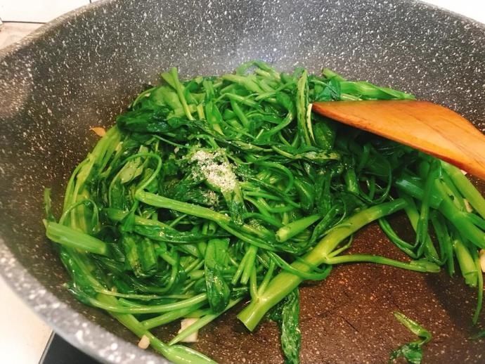 做法|简单快手美味家常菜腐乳空心菜，做法简单味道鲜美，新手一看就会