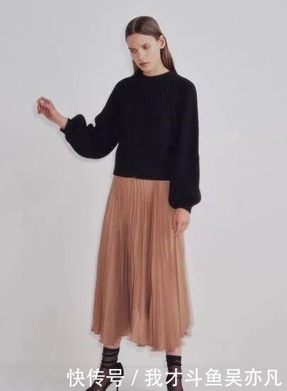 卫衣|卫衣+半裙=早秋最火混搭套路,时髦炸了