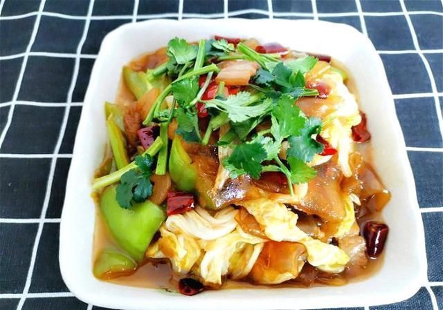  大白菜|炒大白菜时，别直接下锅炒，多加这1步，白菜更香更入味，不出水