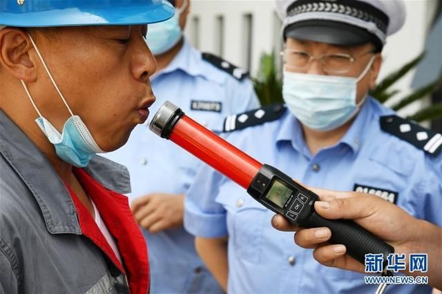  酒精检测实验|青岛：“拒绝酒驾”宣传进企业