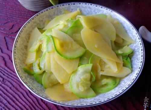  西葫芦|小暑过后，宁可少吃猪肉，也要多吃此菜，钙质是牛奶3倍，越吃越瘦