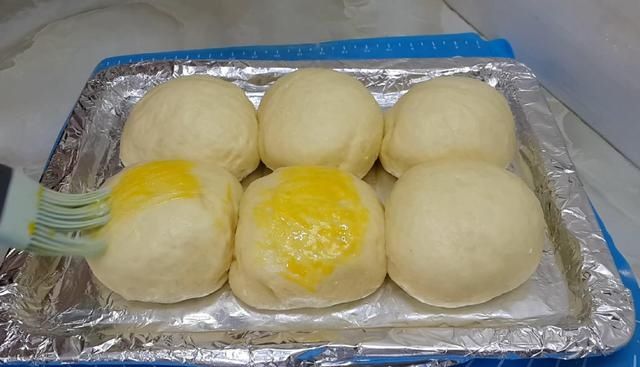  面包|面包这样做才好吃，加4个鸡蛋，蓬松暄软又香甜，学会能开店了