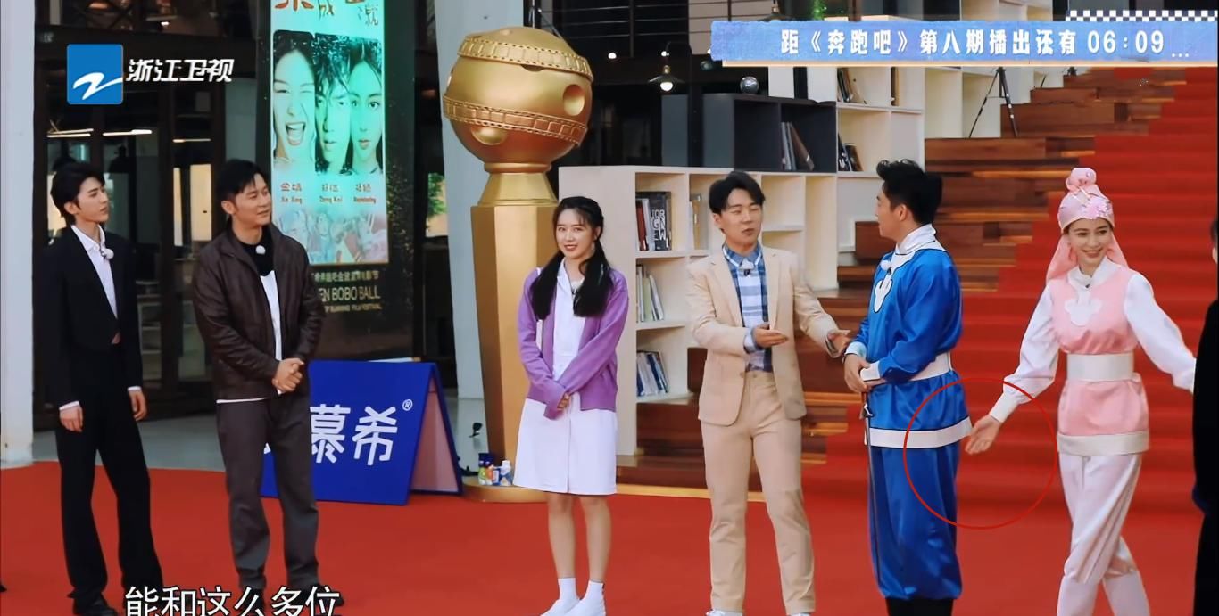 魅力|Baby为证自己天然脸,用8个夹子夹脸?网友:让人不敢相信!