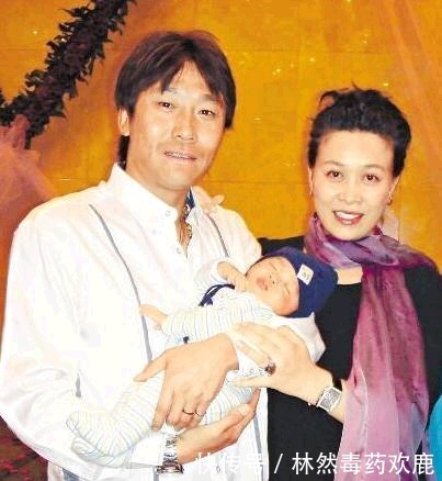 高峰|母亲是那英,父亲是前国足队员高峰,如今他15岁堪称最低调星2代