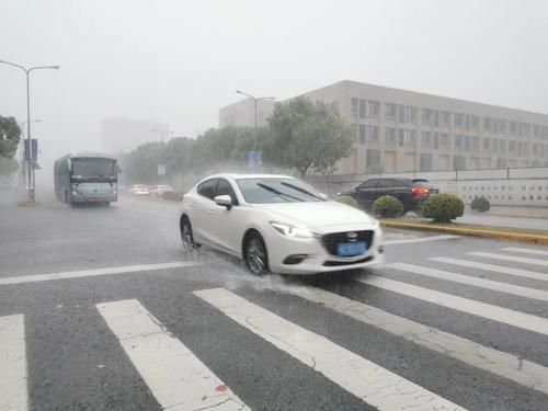  淋湿|金山突然“下开水”，你被淋湿了吗？