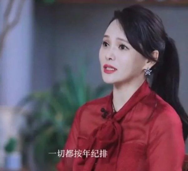  万茜|拆穿万茜、狠怼宁静，被称明星照妖镜的毒舌主持，终于遇到对手了