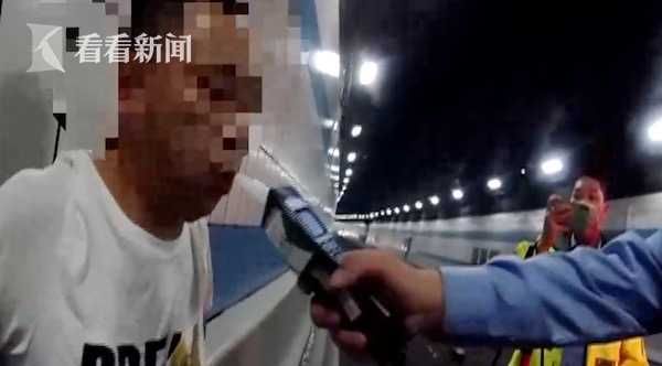  出卖|查酒驾临时换座 却被一个笨拙的换挡动作出卖