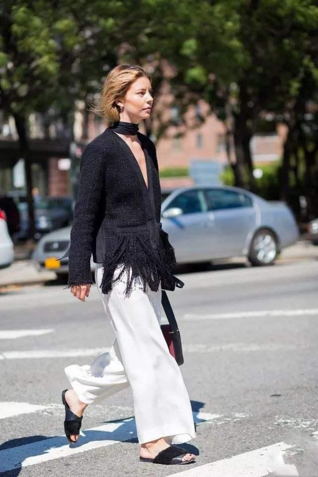 舒适|最近火了一种穿搭，叫“阔腿裤+拖鞋”，舒适自在，时髦精都在穿