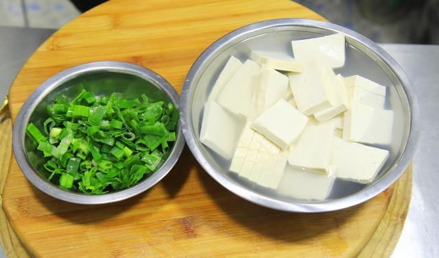 不糊|煎豆腐只知道放盐?关键看懂第二步,豆腐不碎、不糊、不粘锅