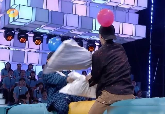  满满|王一博快本报到，玩游戏胜负欲满满，倒挂金钩展现核心力量