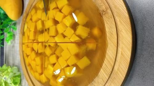 白凉粉|自制水果果冻,柔软嫩滑晶莹剔透,既好吃又好玩,孩子特喜欢