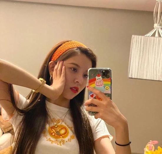  模板|“中国泫雅”火上热搜 宋妍霏才是白富美终极穿搭模板