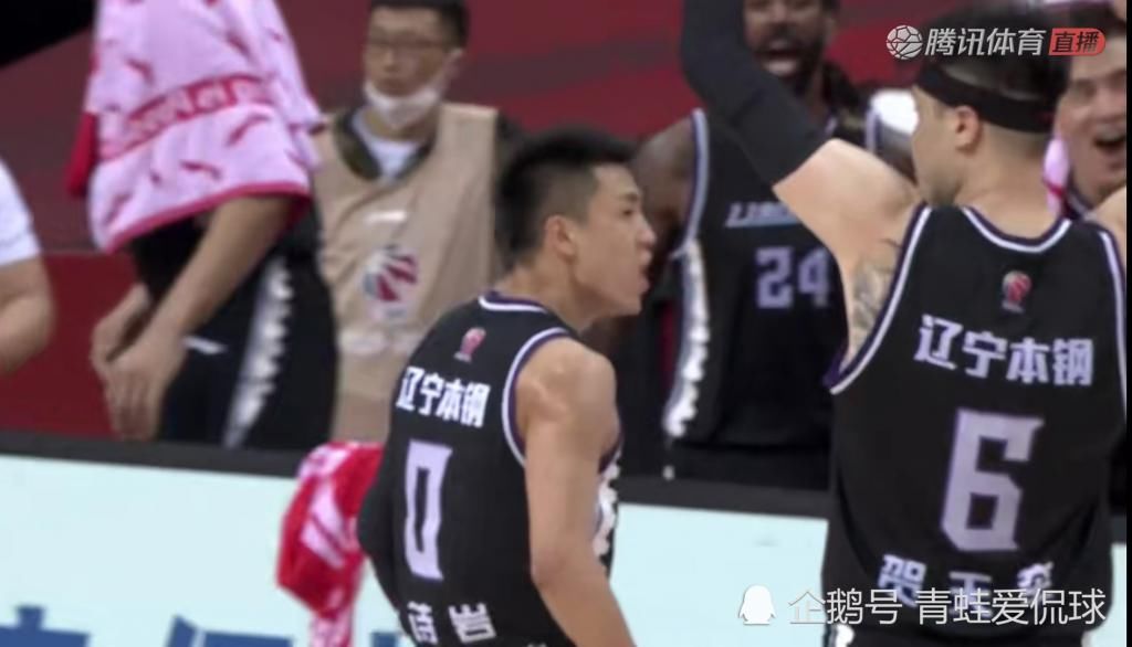 上场时间|比赛早已失去悬念,郭艾伦为何要顶撞杨鸣并坚持上场呢?