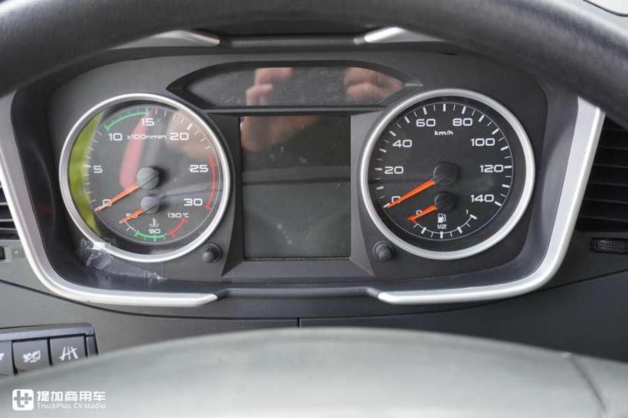  推出|解放J6P推出一款砂石料运输牵引车，配置怎么样？实拍带你看看