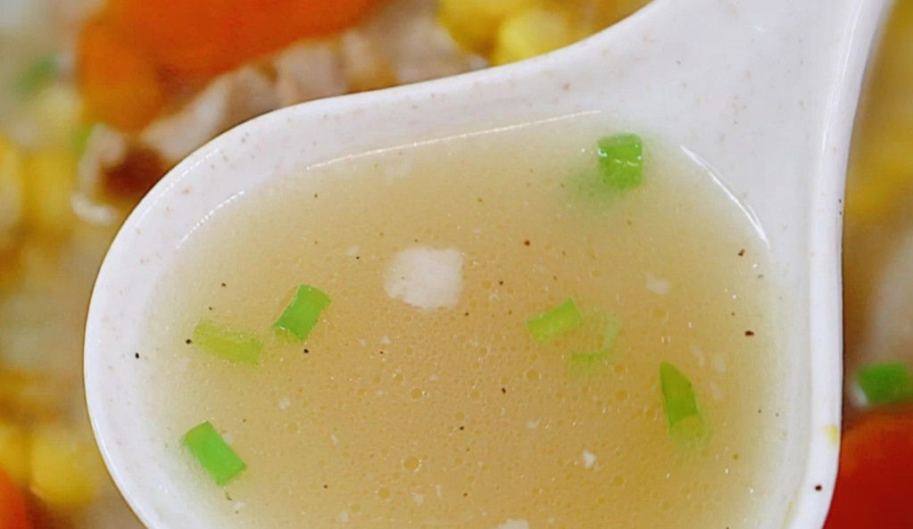  噜噜|胡萝卜玉米排骨汤, 清甜可口的美味汤, 简单又易做营养又健康