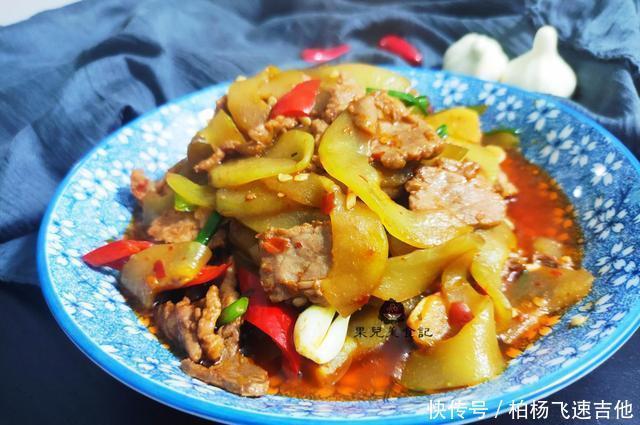 下饭|秋天,遇到此菜别错过,2块钱一斤,营养美味,炒肉吃很下饭