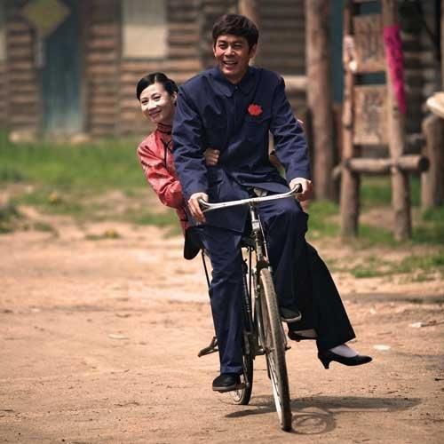  绯闻|“楚云飞”张光北，娶巩俐的同学回家，钱给媳妇管结婚30年0绯闻