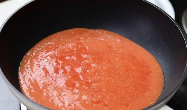  在家|在家自制番茄酱，成本不到5块钱，能做一大碗，香甜好吃无添加