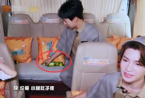  嘉宾|邓伦上车时，郭麒麟这个偷偷的动作，是对嘉宾最大的尊重