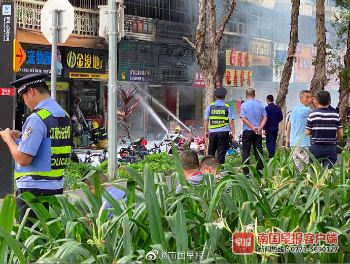 突发|南宁一商铺突发火灾,幸无人员伤亡