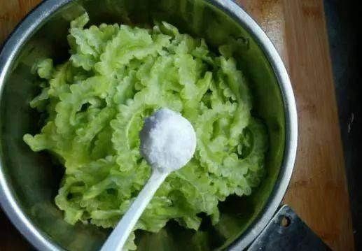  简单|终于找到苦瓜去苦的正确方法，法子简单，但很多人做错了