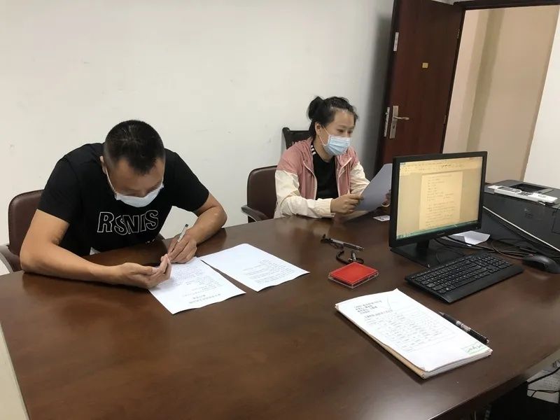 索赔|已婚男出轨，偷情女邻居，结果一分手就把情人告上法院，还索赔14万