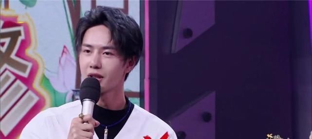  长大|王一博新称号：“综艺小天才”，搞笑与酷盖并存，啵啵长大了